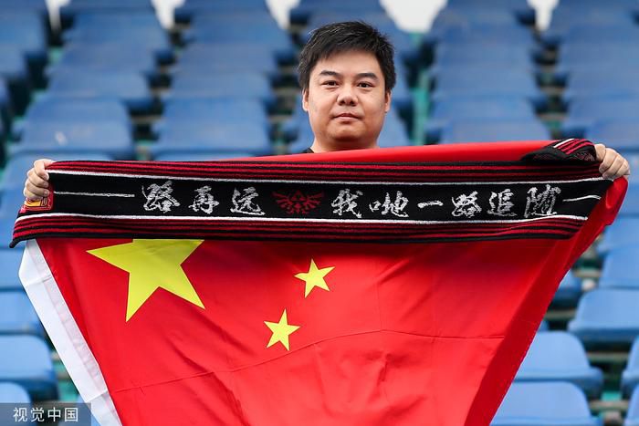 单亲母亲杰西（梅利莎·乔治 饰）和一帮伴侣乘游艇出海游玩，但她总有一种有欠好的工作产生的感受。不久，他们便在海上遭受一场强烈的风暴。游艇翻船，世人落海，几经挣扎他们十分困难爬到游艇残骸上来。合法他们无计可施之时，一艘庞大的游轮向世人徐徐驶来。世人欣喜过看，未加思考便登上这艘名为“艾俄洛斯”的游轮，成果发现这竟是一艘1930年便告掉踪的神秘之船，而船上更是空无一人。